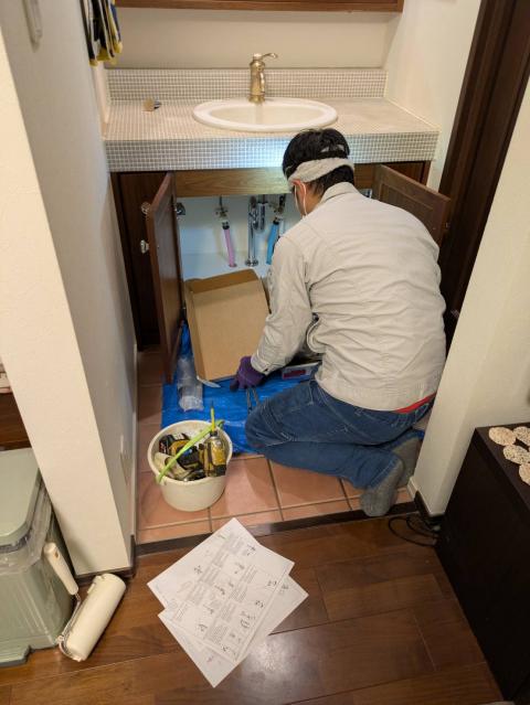 品川区小山で洗面所のポップアップ水栓交換職人の写真