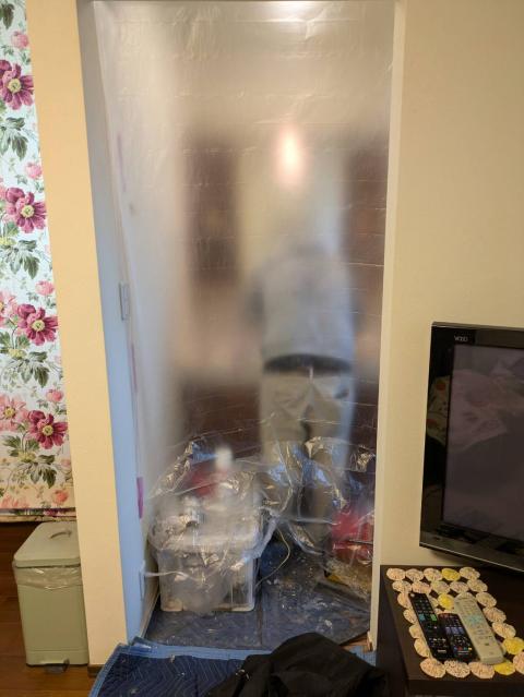 品川区小山で洗面ボウルの特殊リペア入り口養生の写真