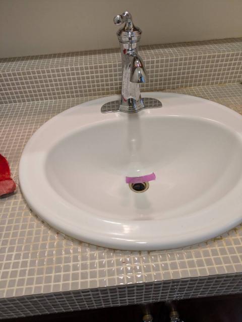 品川区小山で洗面ボウルの汚れを落とした写真