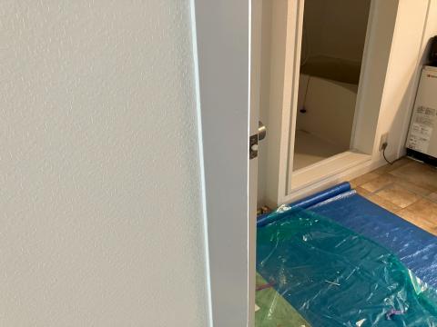 武蔵小山賃貸マンションで他の部屋を養生している写真