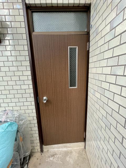 品川区中延で玄関ドアが閉まらなくなった既存写真1