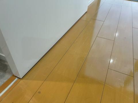 目黒区目黒本町でフローリング引き戸周り劣化傷修復写真