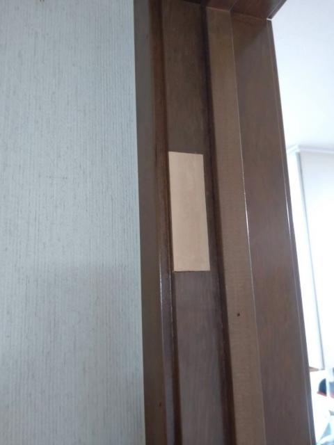 品川区小山で扉を外したドア枠の写真