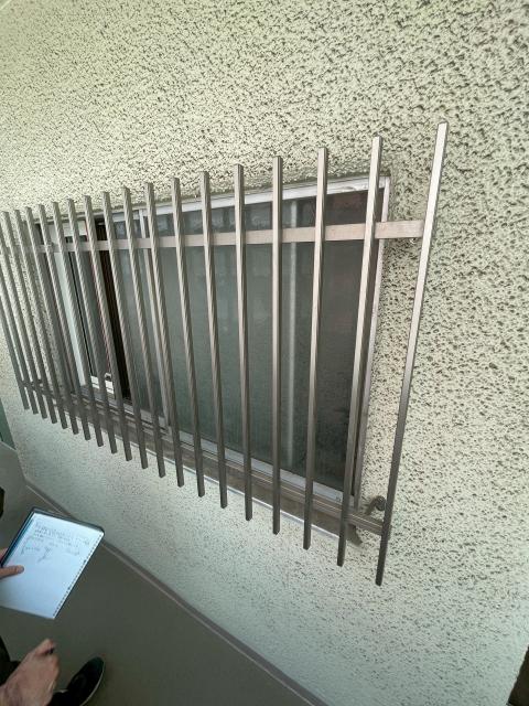 品川区小山台の築年数の経つマンションの窓現地調査写真3