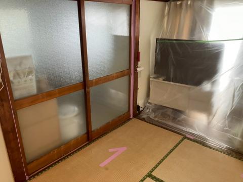 目黒区原町で琉球畳交換で養生と畳に番号を付ける写真