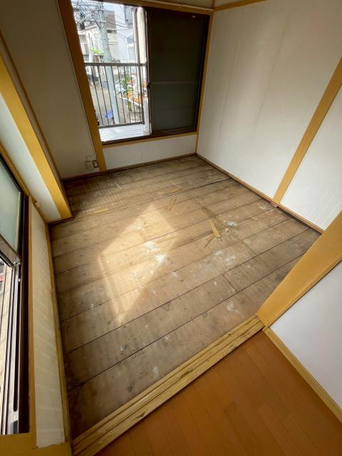 品川区旗の台にあるアパートの畳撤去の写真