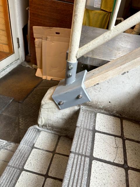 品川区西五反田で店舗ビル所有オーナー様から手すり補強依頼写真5