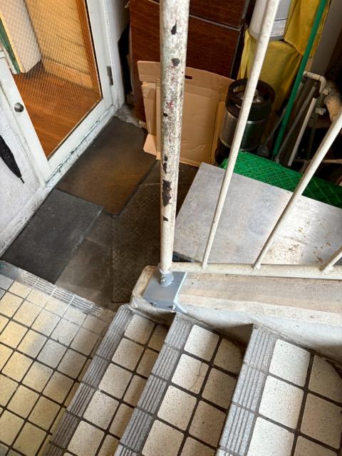 品川区西五反田で店舗ビル所有のオーナー様から手すりの補強工事依頼完成写真2