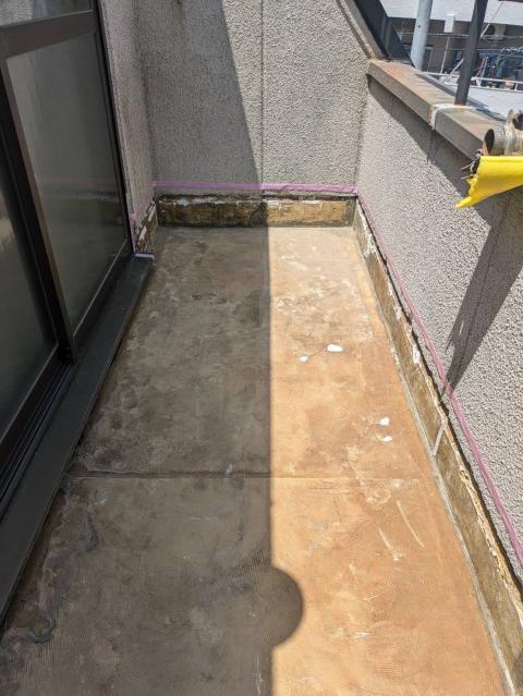 品川区大井のベランダ防水工事の下地処理写真