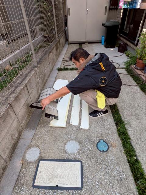 品川区小山ダイキンエアコンカバーフィルターなど洗浄中写真