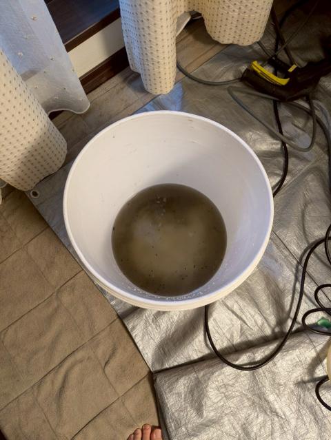 品川区小山ダイキンエアコンクリーニング汚水写真
