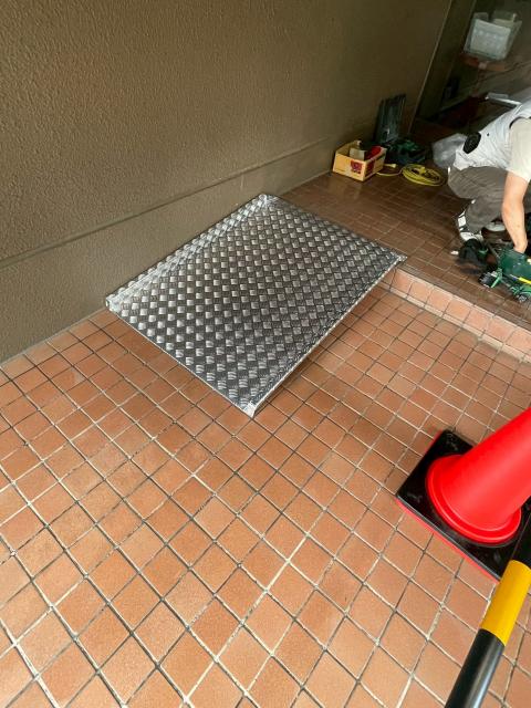 品川区小山台のマンション入り口スロープ設置工事の写真1
