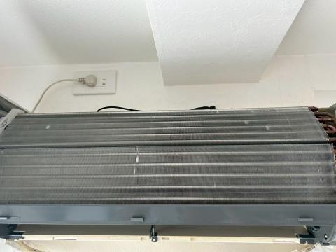 品川区武蔵小山の賃貸マンションでエアコン洗浄途中の写真