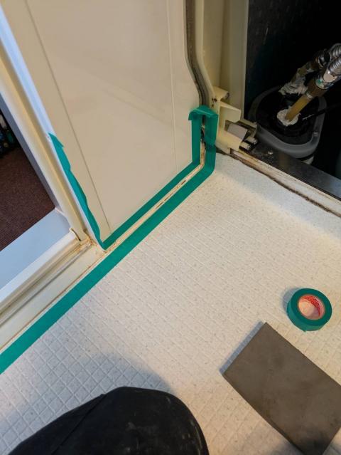 品川区武蔵小山のマンションのお風呂場で養生している写真1