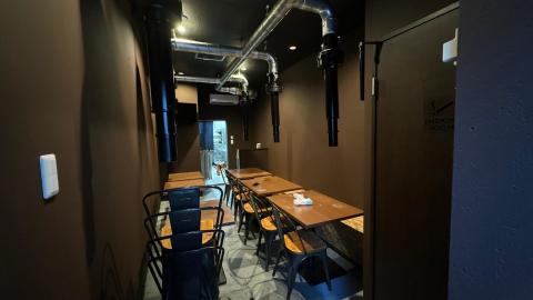戸越銀座商店街ホルモン焼肉専門店さんの店内塗装完成写真