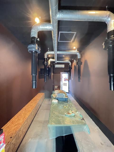 戸越銀座商店街ホルモン焼肉専門店さんの店内塗装した直後の写真