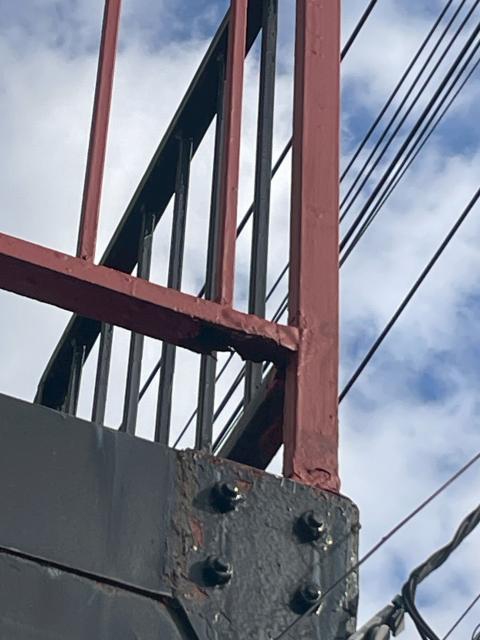 品川区小山台のアパートで鉄骨階段のサビ止め塗装手すりと側板写真