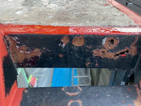 品川区小山台のアパートで鉄骨階段のサビ止め塗装劣化部分の写真