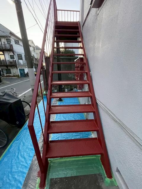 品川区小山台のアパートで鉄骨階段のサビ止め塗装写真
