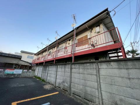 品川区小山台のアパートで鉄骨階段のサビ止め塗装おもてからの写真