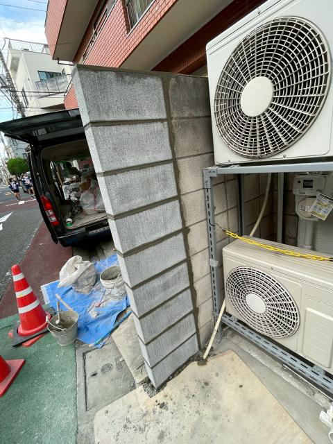 武蔵小山にある企業様ご依頼破損したブロック壁交換作業中写真4
