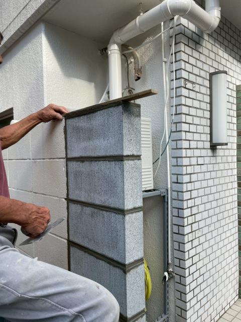 武蔵小山にある企業様ご依頼破損したブロック壁作業中写真3