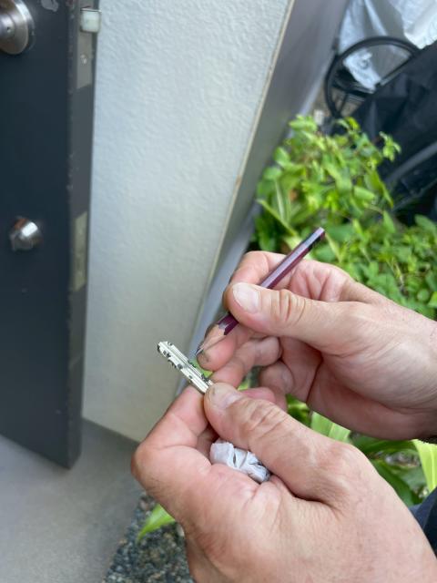 武蔵小山で玄関ドアの鍵とクローザーの不具合周利の写真4