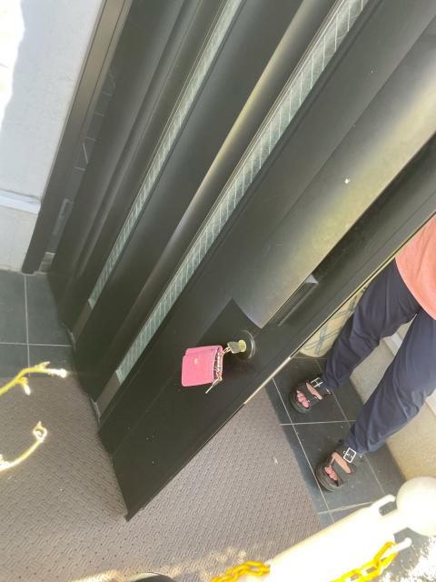 武蔵小山で玄関ドアの鍵とドアクローザーの不具合修理の写真1