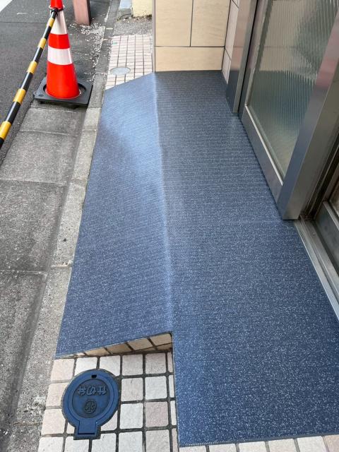 武蔵小山にある保育園の出入口長尺シートシーリング後の写真