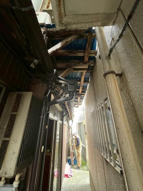 武蔵小山にある戸建てで経年劣化したベランダの既存写真
