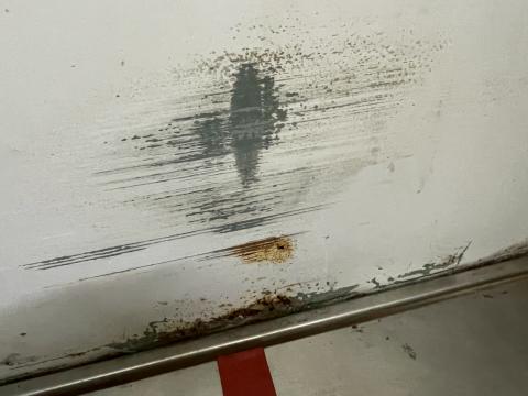 武蔵小山商店街の店舗で動かないスチール引き戸の写真6
