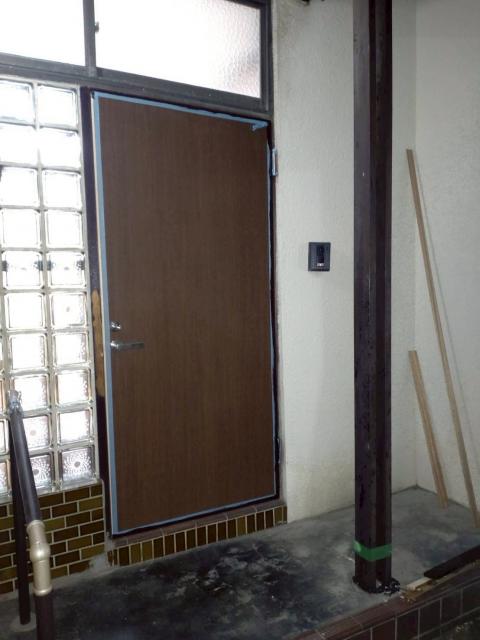 品川区小山台で厳寒ドアの交換をした横向き写真
