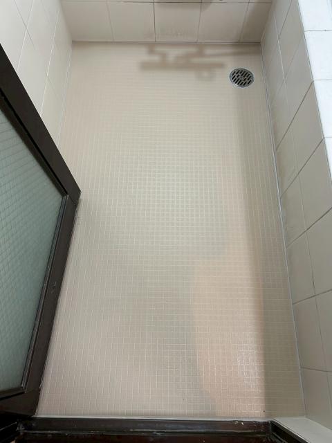 目黒区原町の賃貸マンションオーナー様在来浴室床タイル施行写真2