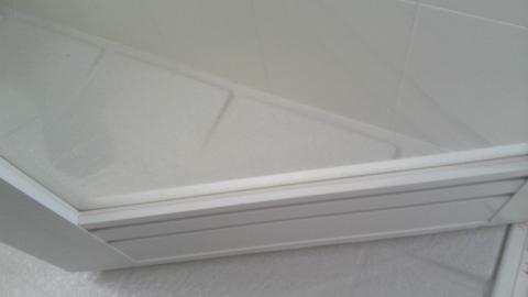 目黒区目黒本町で浴室ドアのパッキン交換終了し、きれいにはまっている写真