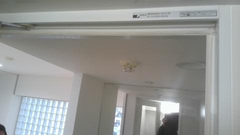 目黒区目黒本町で浴室ドアパッキン交換し終え、取り付けした上の写真