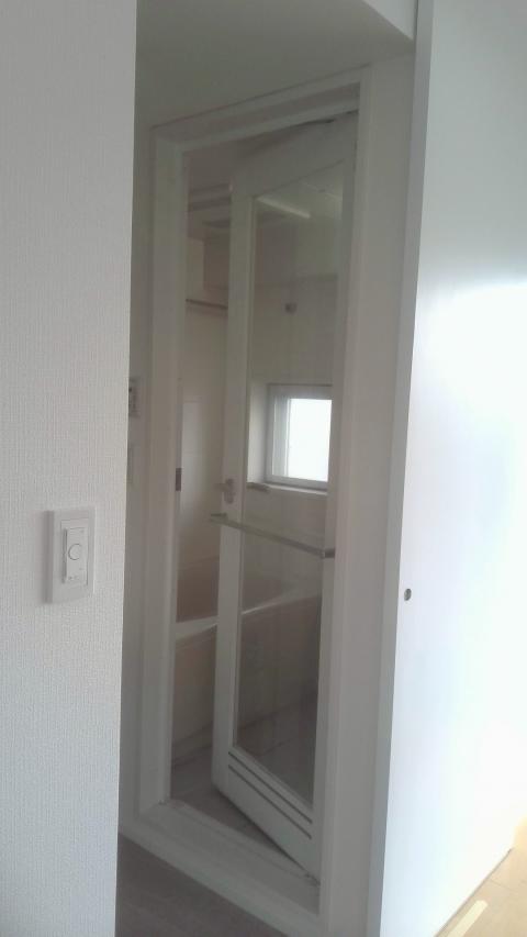 目黒区目黒本町で浴室ドアパッキン交換をした写真