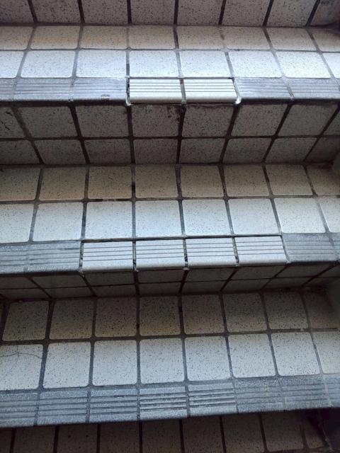 品川区西五反田の店舗ビルで床タイル張替え完了した写真2