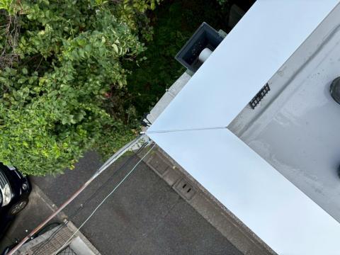 武蔵小山の戸建てで陸屋根部分に笠木取り付け写真