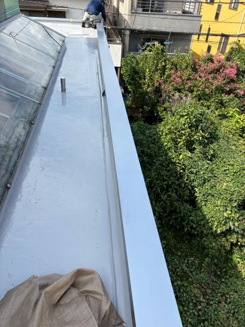 武蔵小山の戸建てで防水工事後の笠木取り付け写真