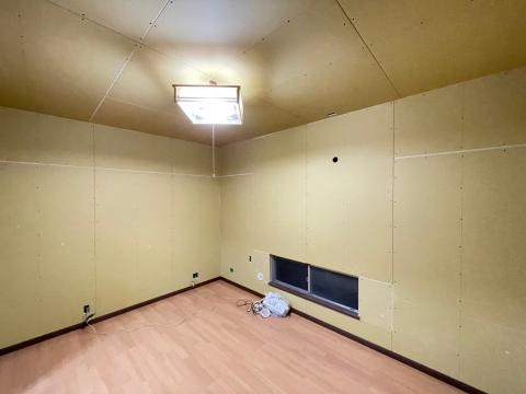 西小山の戸建てで下地ボードを貼り終わった写真