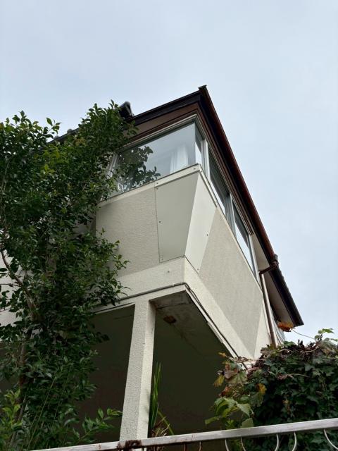 西小山で遠くからみた外壁クラックの板金加工した写真