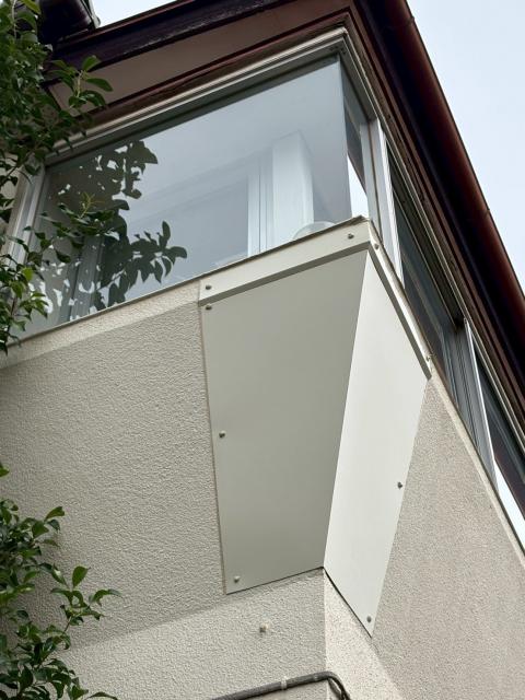 西小山で外壁クラック部分を板金加工した写真