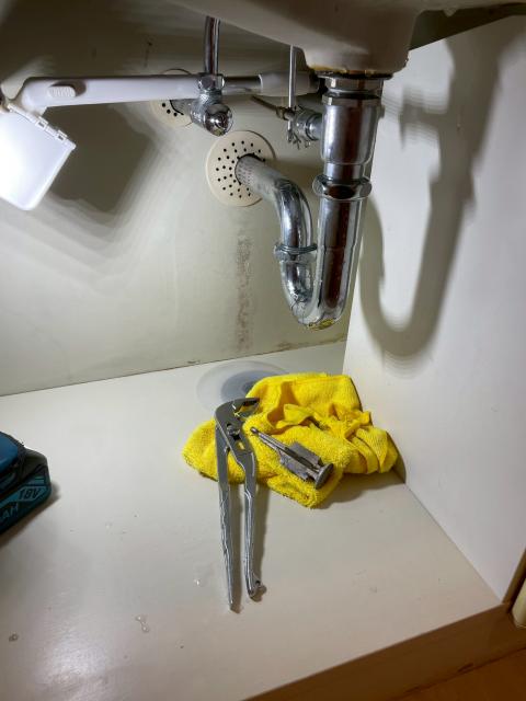 西小山にある賃貸マンションで洗面ボウルの下の写真