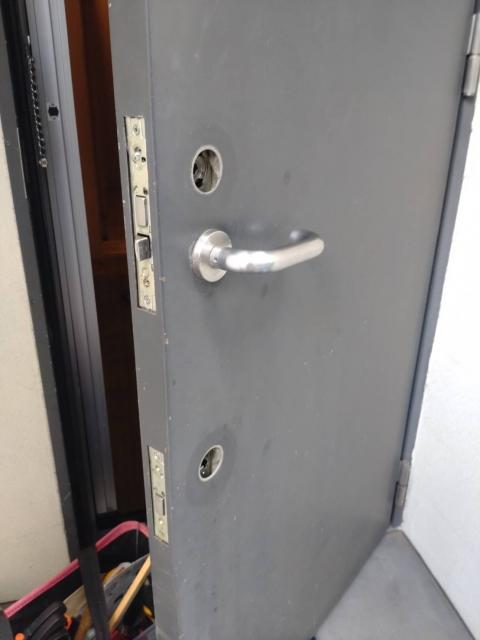 西小山で一戸建ての玄関ドア既存の写真2