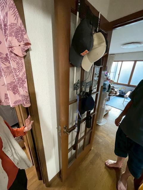 品川区小山でリビングと廊下の間の扉処分する写真