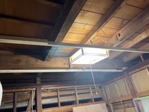 西小山の一戸建てで天井下地組の写真