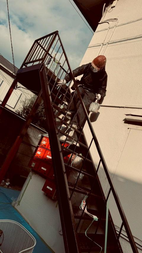 品川区小山台のアパートで鉄骨階段の上塗り写真