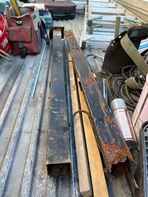 品川区小山台のアパートで鉄骨階段の劣化で腐食した柱を交換した写真