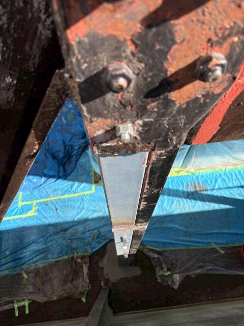 品川区小山台のアパートの鉄骨階段溶接する柱で上から見た写真