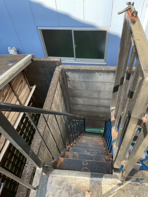 品川区小山台のアパートの2階部分から見た階段の既存写真